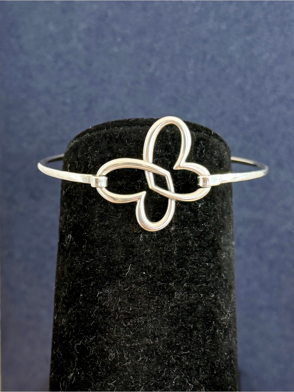 JAMES AVERY Sterling Silver Two 2 Hearts Open Loop Butterfly Hook-on Bracelet LG